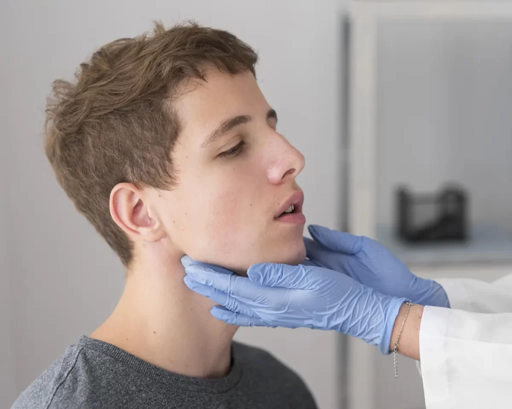 برای صدا دادن فک به چه دکتری مراجعه کنیم؟